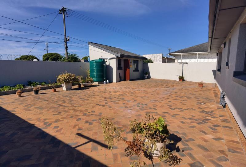 6 Bedroom Property for Sale in Cravenby Western Cape